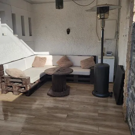 Kuqueta, Σπίτι διακοπών *