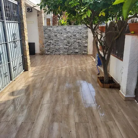 Сasa de vacaciones Casa Con 2 Plantas, Barbacoa, Chill Out, Piscina Y Jardin *